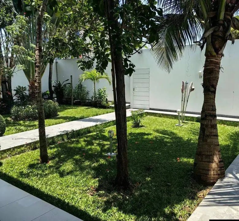 Villa de prestige avec jardin à Fidjrossè 6