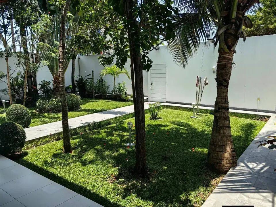 Villa de prestige avec jardin à Fidjrossè 6