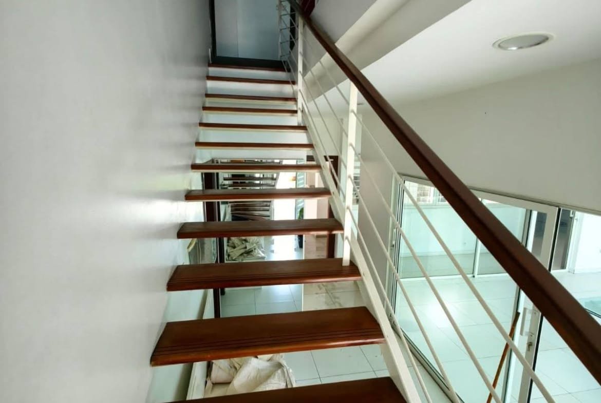 Villa de prestige avec jardin à Fidjrossè 8