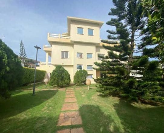 Villa de prestige à vendre à Akpakpa Jack proche mer
