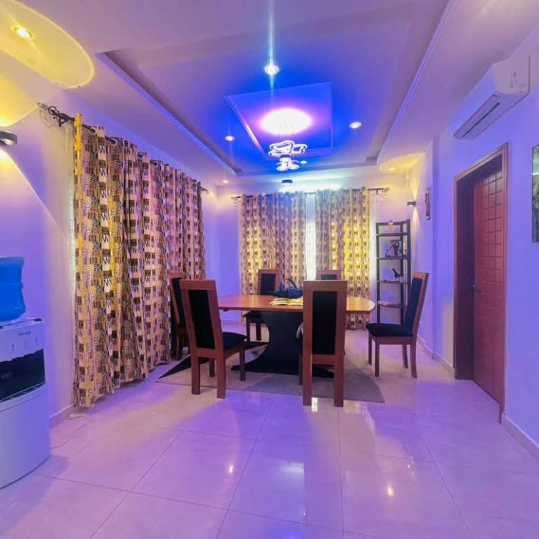 Villa de prestige meublée avec jardin à Akogbato 10