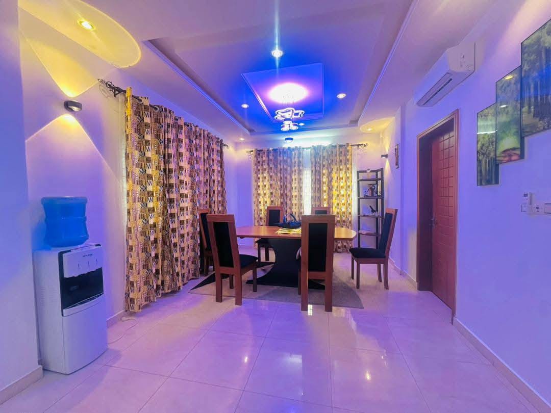 Villa de prestige meublée avec jardin à Akogbato 10