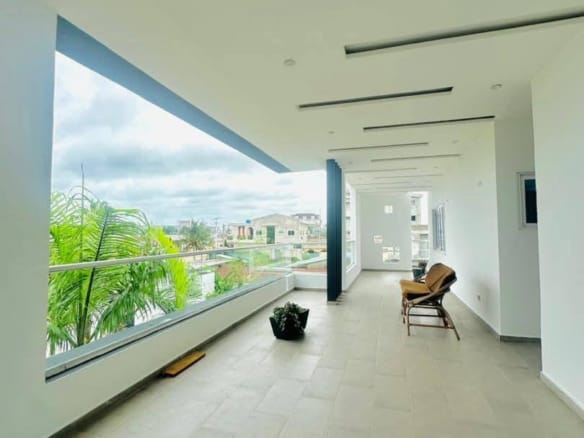 Villa de prestige meublée avec jardin à Akogbato 14