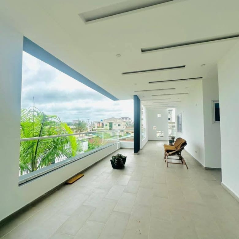 Villa de prestige meublée avec jardin à Akogbato 14