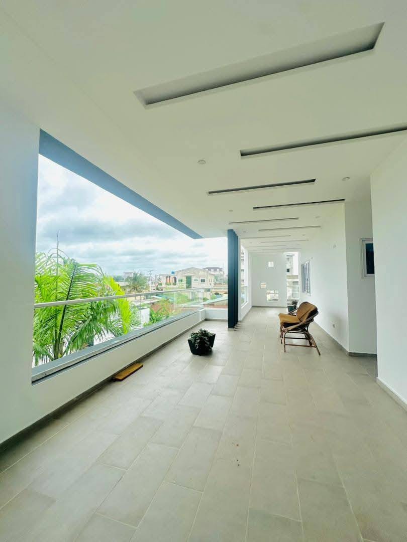 Villa de prestige meublée avec jardin à Akogbato 14