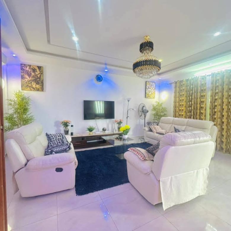 Villa de prestige meublée avec jardin à Akogbato 15