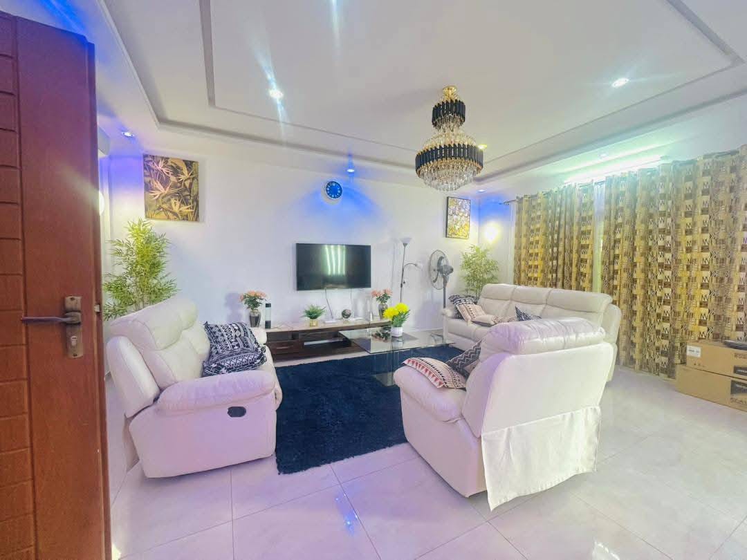 Villa de prestige meublée avec jardin à Akogbato 15