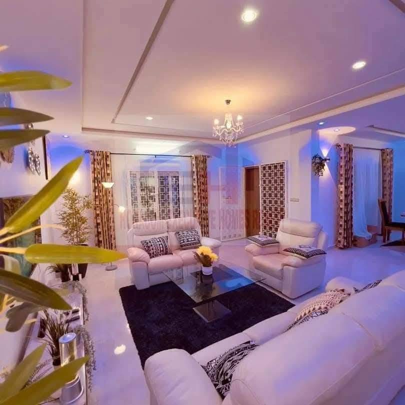 Villa de prestige meublée avec jardin à Akogbato 2