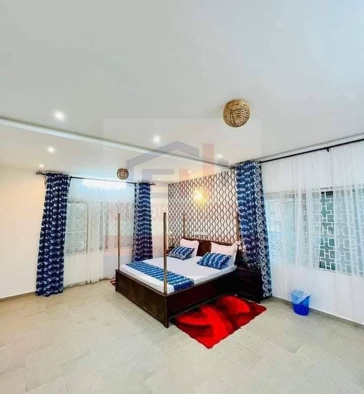 Villa de prestige meublée avec jardin à Akogbato 4