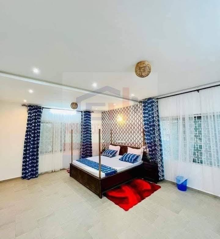 Villa de prestige meublée avec jardin à Akogbato 4
