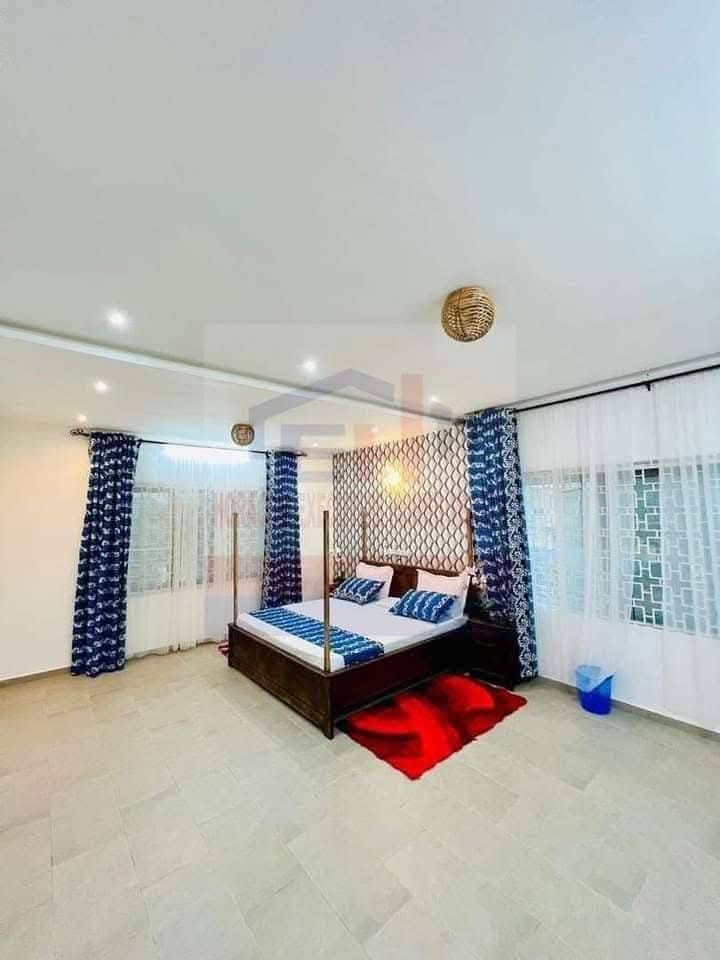 Villa de prestige meublée avec jardin à Akogbato 4