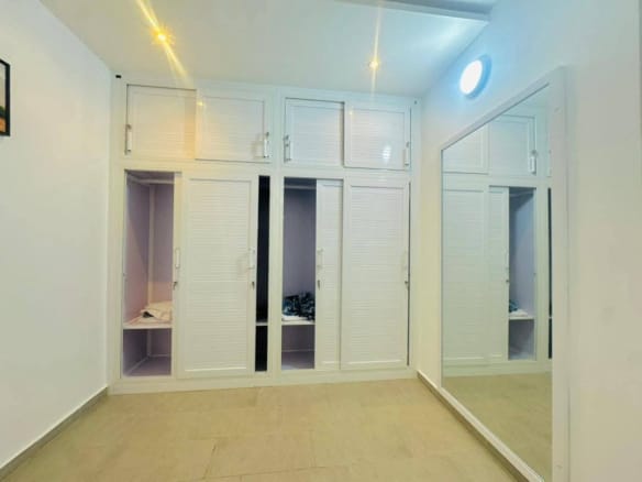 Villa de prestige meublée avec jardin à Akogbato 9