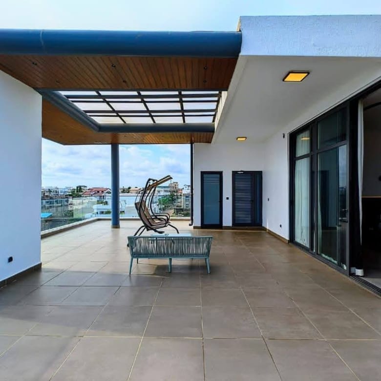 Villa d'exception avec piscine et vue mer à Fidjrossè 12