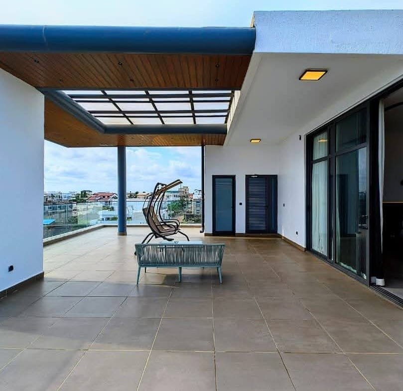 Villa d'exception avec piscine et vue mer à Fidjrossè 12