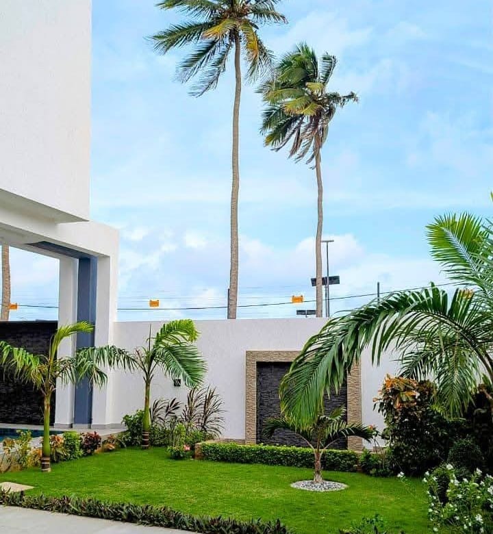 Villa d'exception avec piscine et vue mer à Fidjrossè 3