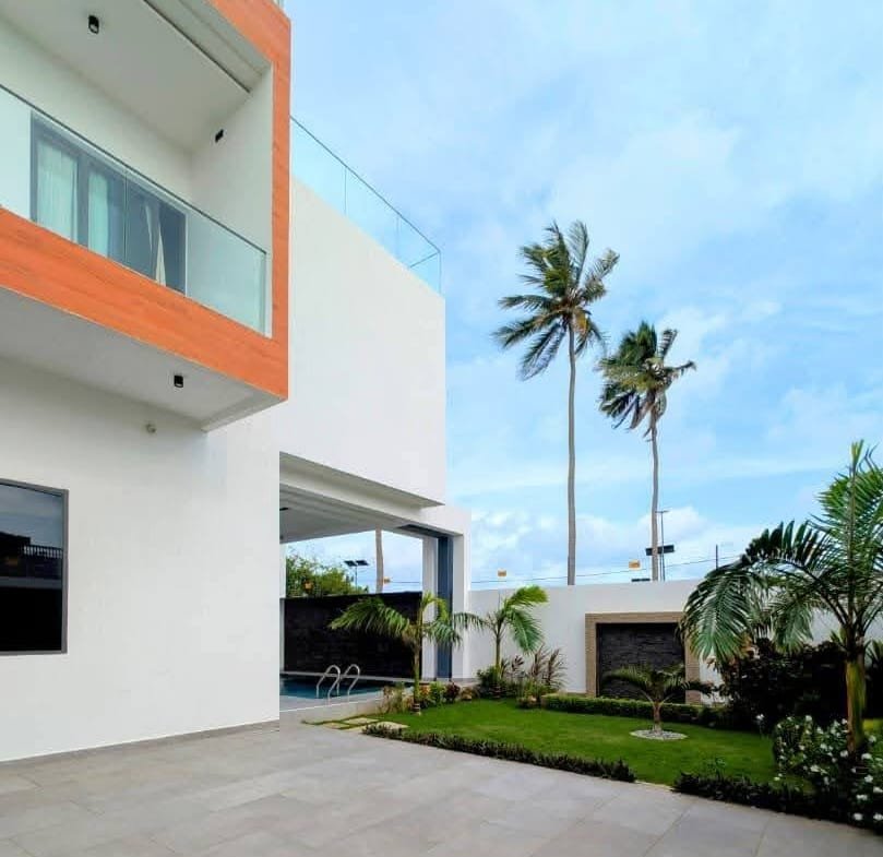 Villa d'exception avec piscine et vue mer à Fidjrossè 38