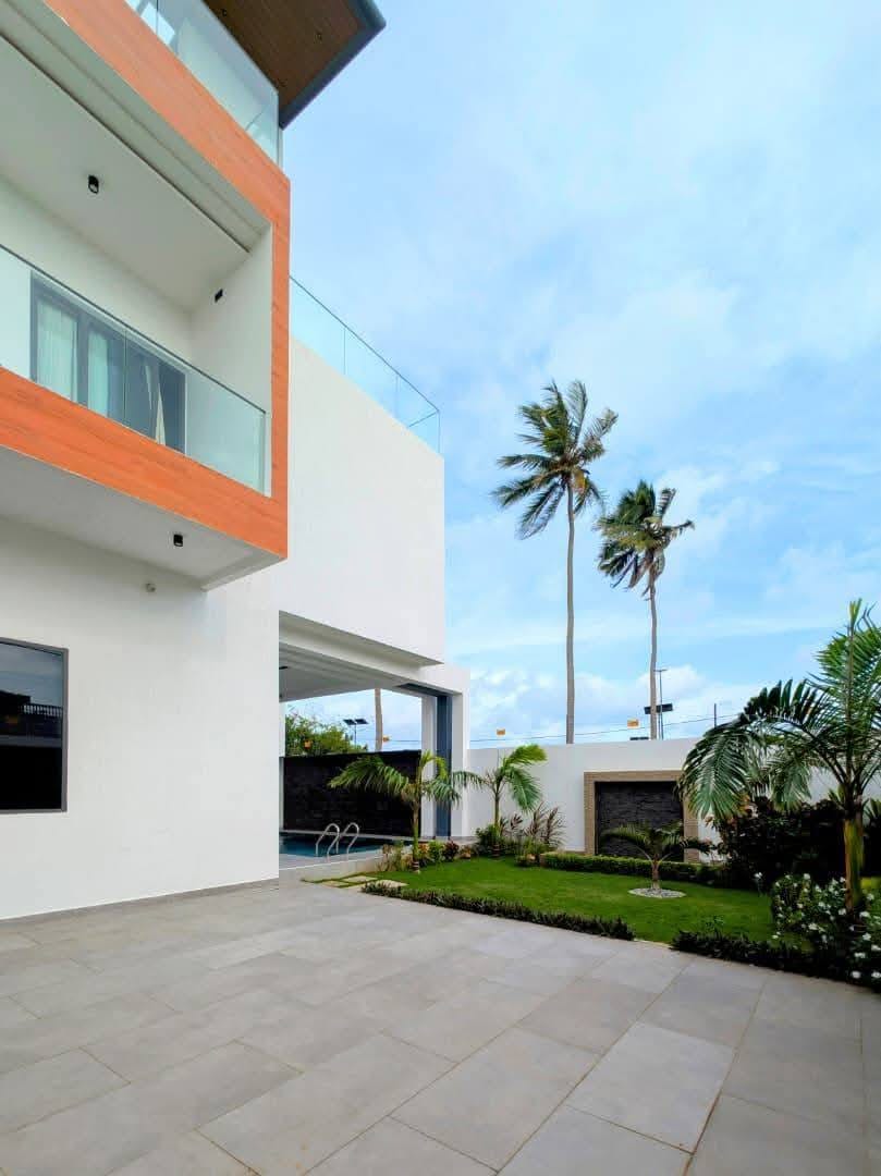 Villa d’exception avec piscine et vue mer à Fidjrossè 38 Villa d'exception avec piscine et vue mer à Fidjrossè 38