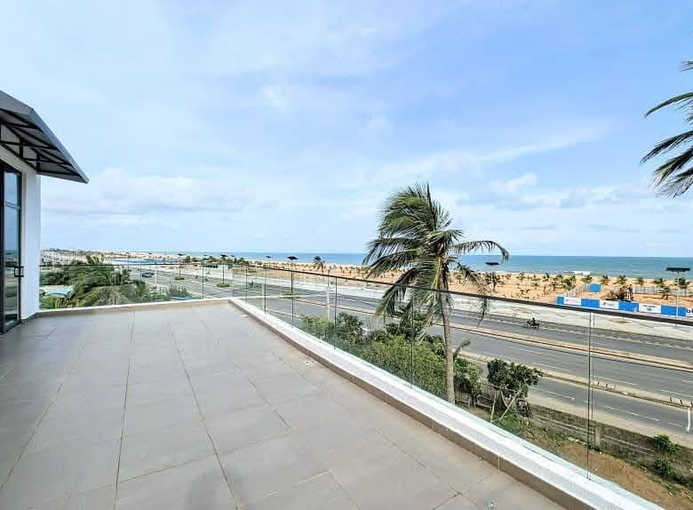Villa d'exception avec piscine et vue mer à Fidjrossè 5