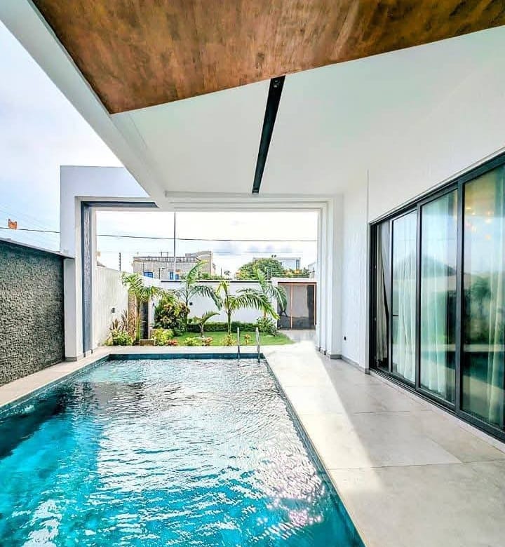 Villa d'exception avec piscine et vue mer à Fidjrossè