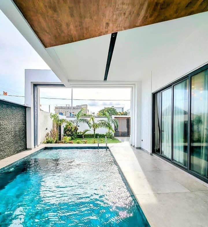 Villa d'exception avec piscine et vue mer à Fidjrossè