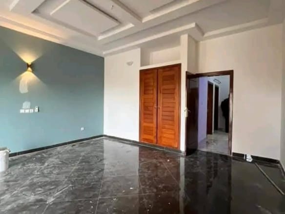 Villa duplex moderne de 3 chambres à Kouhounou 2