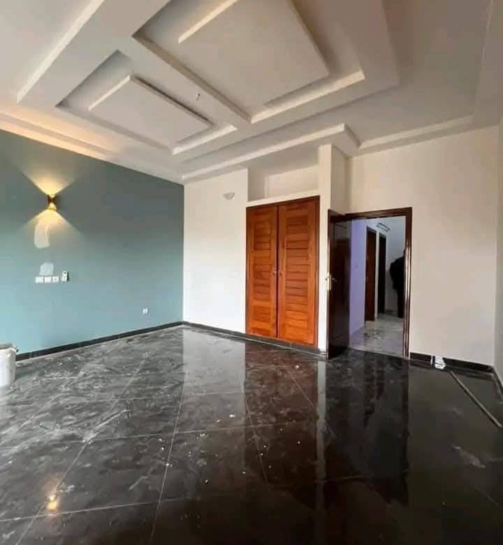 Villa duplex moderne de 3 chambres à Kouhounou 2