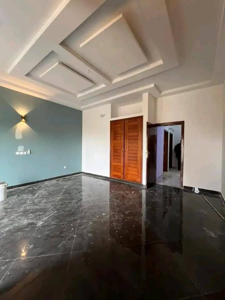 Villa duplex moderne de 3 chambres à Kouhounou 2