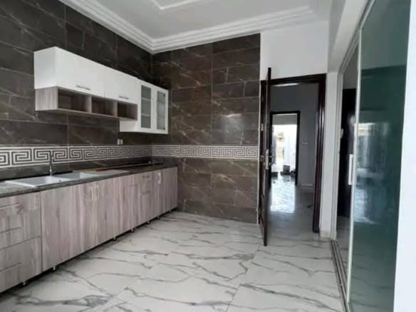 Villa duplex moderne de 3 chambres à Kouhounou 3