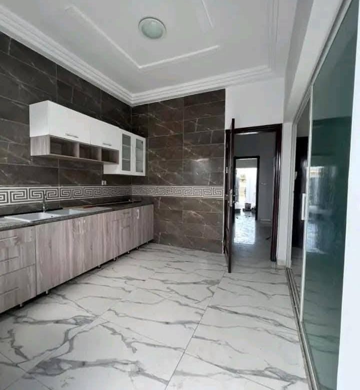 Villa duplex moderne de 3 chambres à Kouhounou 3
