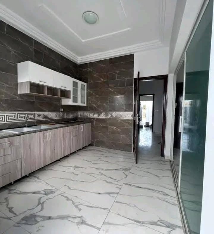Villa duplex moderne de 3 chambres à Kouhounou 3