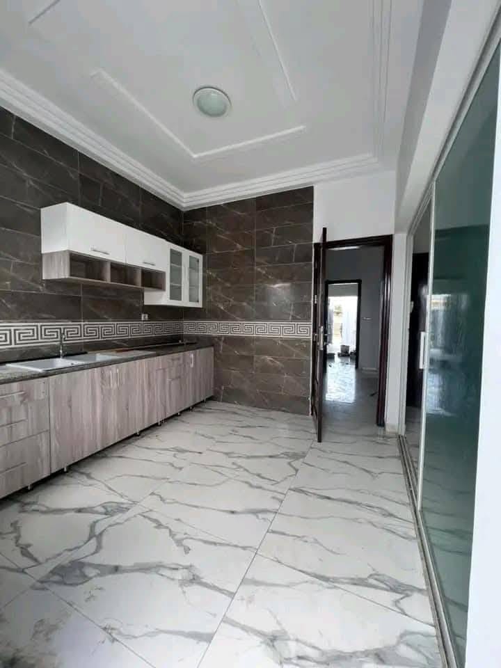 Villa duplex moderne de 3 chambres à Kouhounou 3