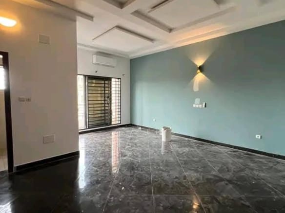 Villa duplex moderne de 3 chambres à Kouhounou 4