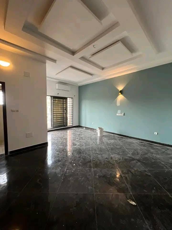 Villa duplex moderne de 3 chambres à Kouhounou 4