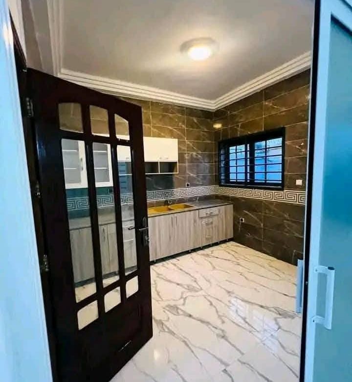 Villa duplex moderne de 3 chambres à Kouhounou 5