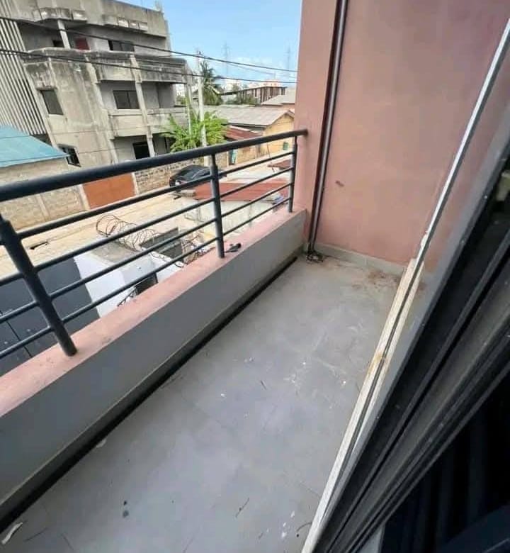 Villa duplex moderne de 3 chambres à Kouhounou 6