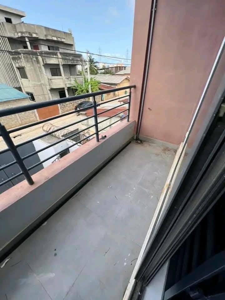 Villa duplex moderne de 3 chambres à Kouhounou 6