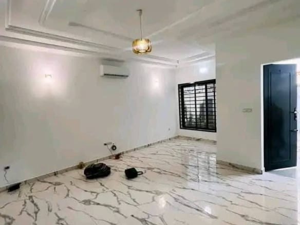 Villa duplex moderne de 3 chambres à Kouhounou 7