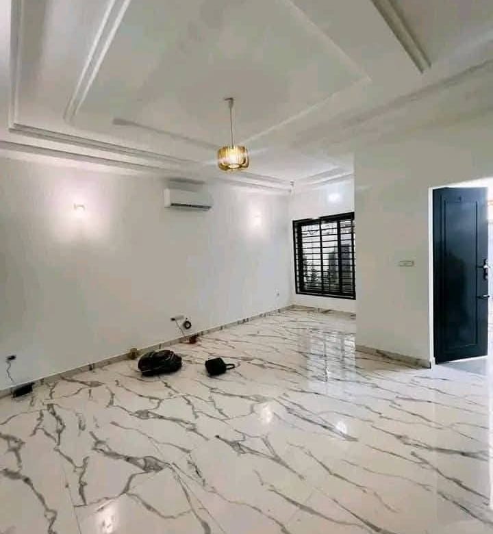 Villa duplex moderne de 3 chambres à Kouhounou 7