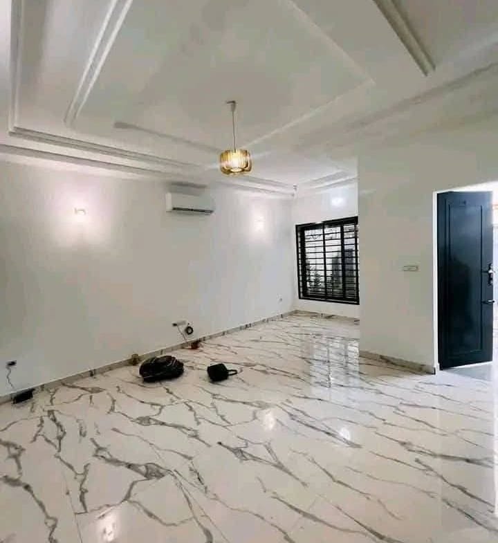 Villa duplex moderne de 3 chambres à Kouhounou 7