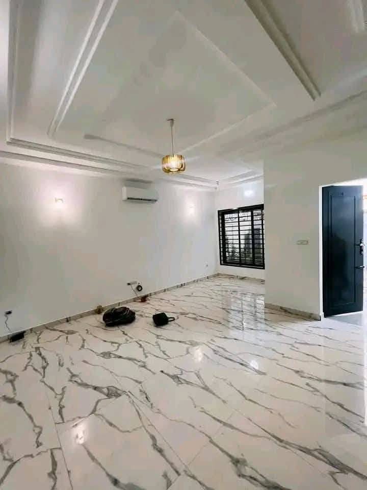 Villa duplex moderne de 3 chambres à Kouhounou 7