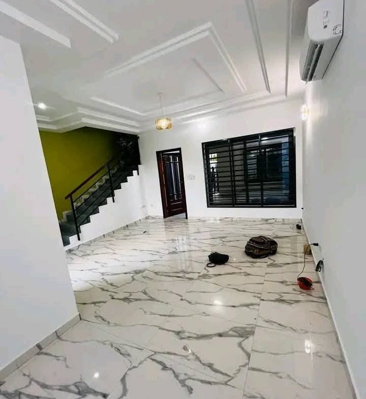 Villa duplex moderne de 3 chambres à Kouhounou