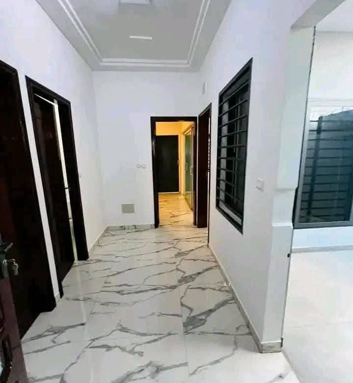 Villa duplex moderne de 3 chambres à Kouhounou 8