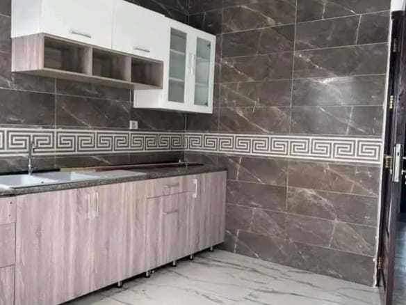 Villa duplex moderne de 3 chambres à Kouhounou 9