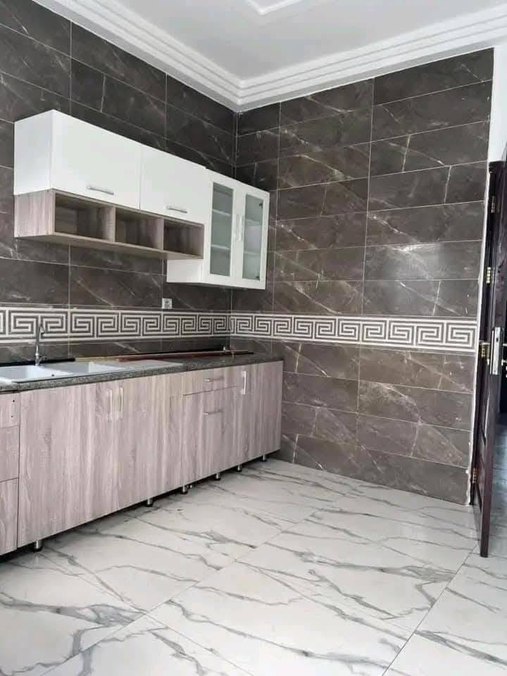Villa duplex moderne de 3 chambres à Kouhounou 9