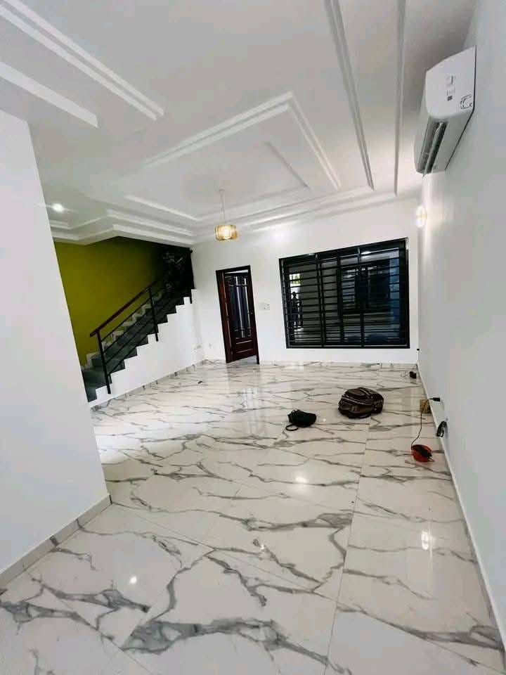 Villa duplex moderne de 3 chambres à Kouhounou