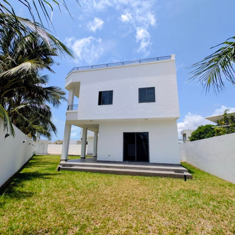 Villa duplex neuve à louer à Akpakpa Cité CENSAD Cotonou 7