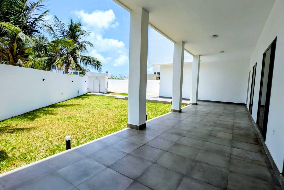Villa duplex neuve à louer à Akpakpa Cité CENSAD Cotonou 8