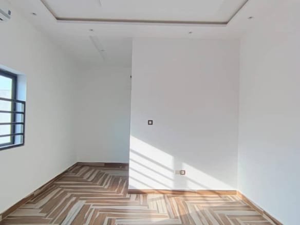 Appartement climatisé de 3 chambres à Fidjrossè Akogbato 12