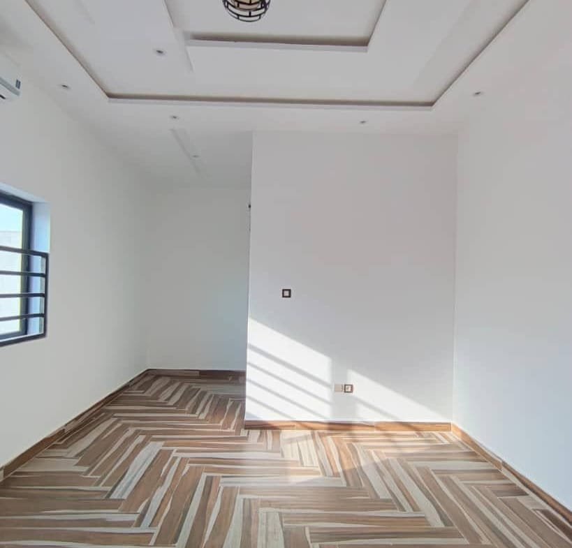 Appartement climatisé de 3 chambres à Fidjrossè Akogbato 12