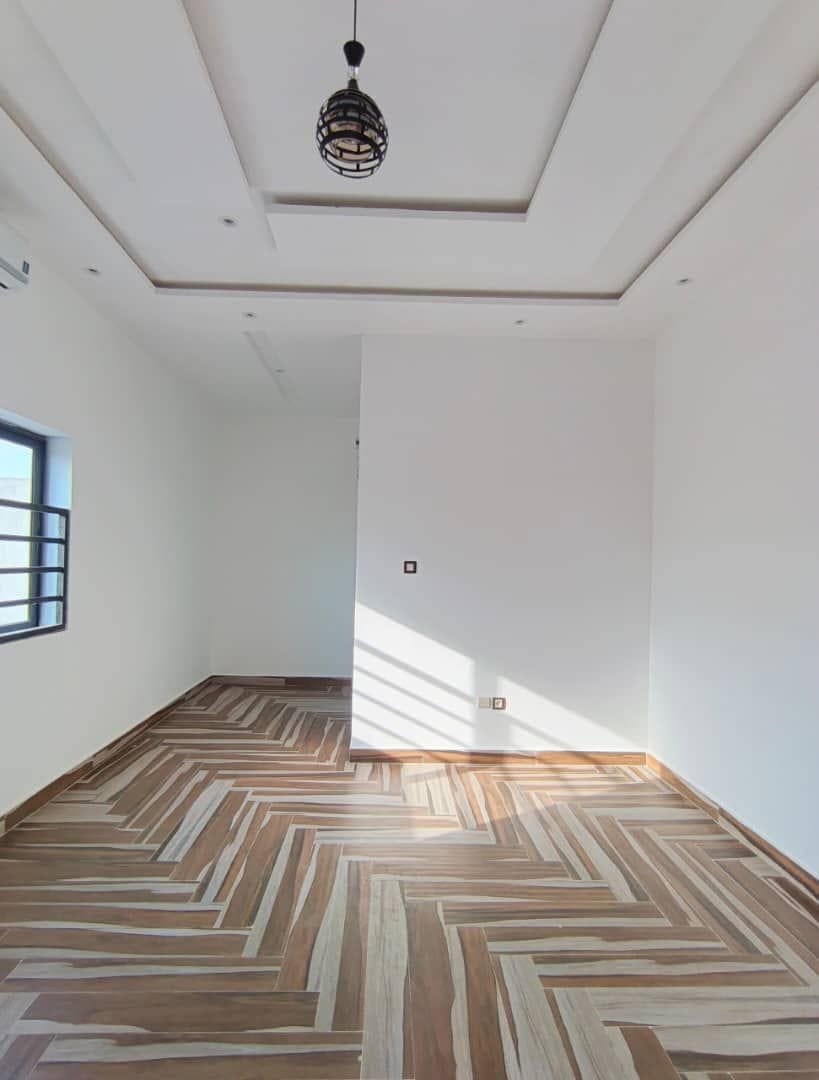 Appartement climatisé de 3 chambres à Fidjrossè Akogbato 12